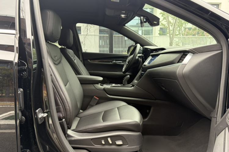 Used Cadillac XT5 2021 2.0T Two-Wheel Drive Luxury Version Interior 4