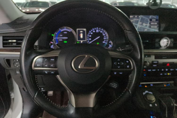 Used Lexus ES 2015 300h Luxury Edition Steering Wheel