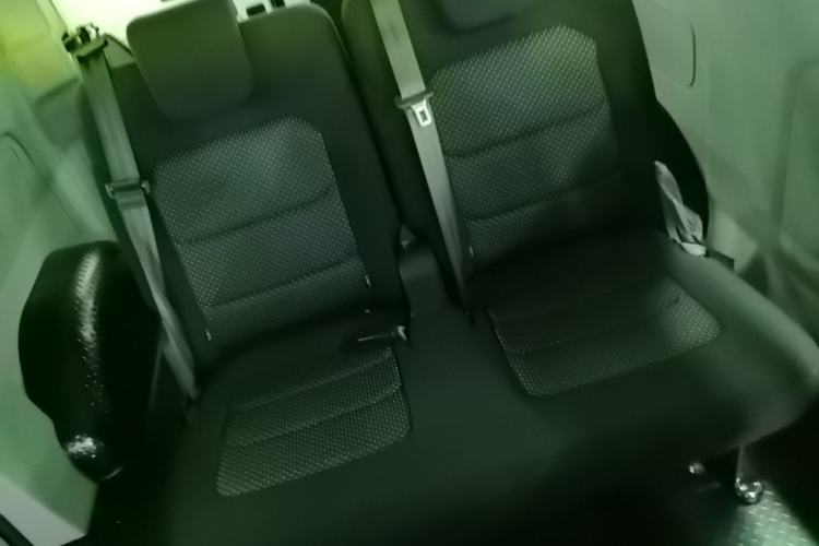 Used SAIC MAXUS Xintu V70 2023 2.0T Elite Edition Manual Transmission Short Wheelbase Low Roof 5/6 Seats (125 hp) Left Rear Seat