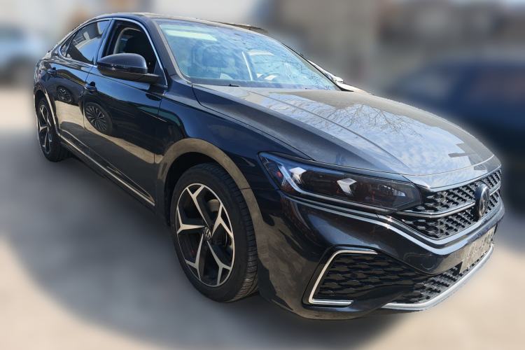 Used Volkswagen Passat 2024 330TSI Starry Elite Edition Front Right 45 Deg