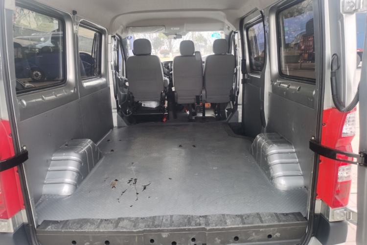 Used Foton Toano 2023 2.0T Manual Urban Version Short Wheelbase Low Roof with Single Rear Tire Available in 5/6/9-Seater Configurations
