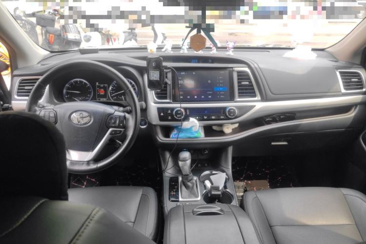 Used Toyota Highlander 2018 2.0T Four-Wheel Drive Prestige Version 7 Seats China VI Standard Center Console