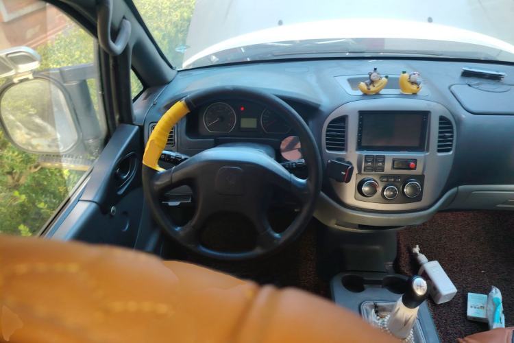 Used FORTHING Lingzhi 2013 M3 1.6L 7-Seater Luxury Model
