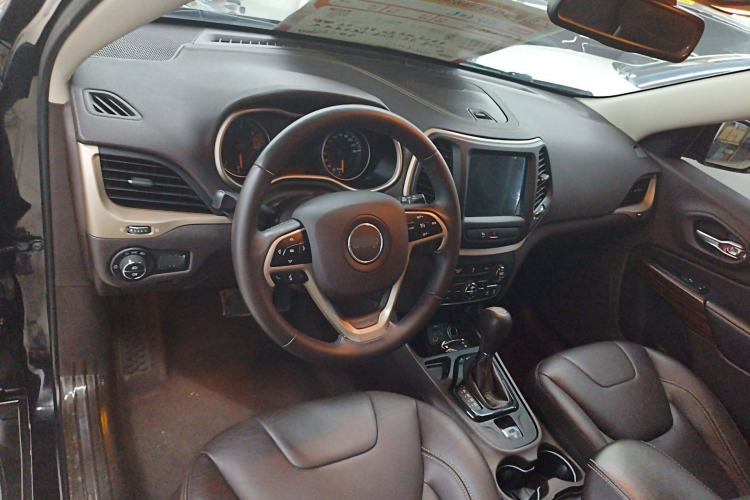 Used Jeep Cherokee 2016 2.0L Superior Edition