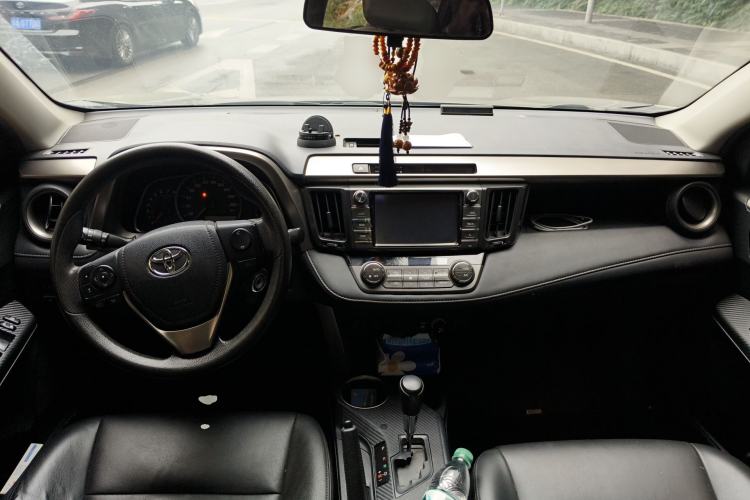 Used Toyota RAV4 2015 2.0L CVT Two-Wheel Drive Fashion Edition