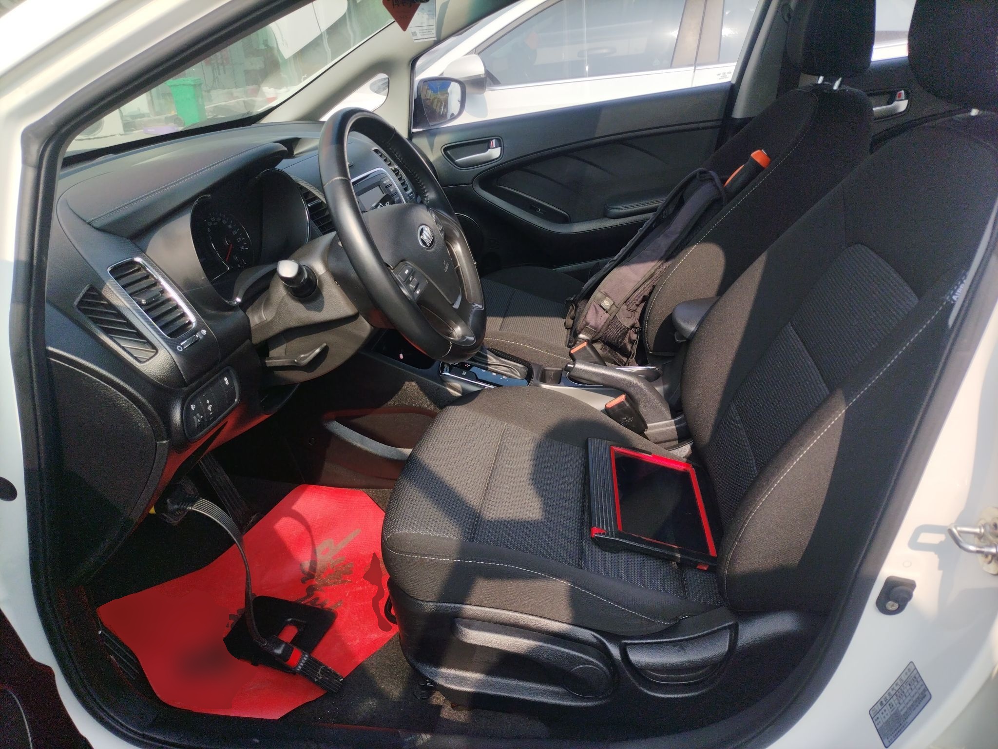 Переднее сиденье в автомобиле