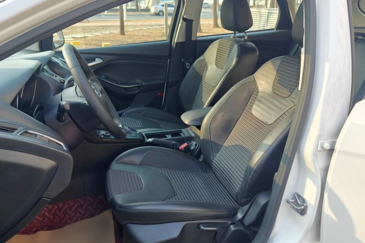 Used Ford Focus 2015 Hatchback EcoBoost 125 Automatic Supreme Style Edition
