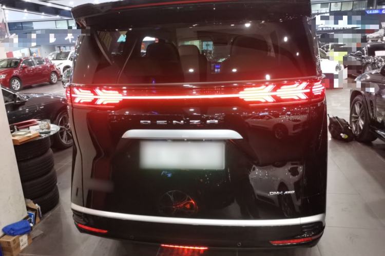 Used Denza D9 2022 DM-i 970 Four-Wheel Drive Flagship Model
