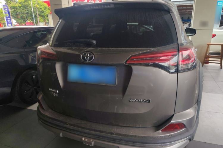Used Toyota RAV4 2019 2.0L CVT Two-Wheel Drive Fashion X Limited Edition China VI Standard
