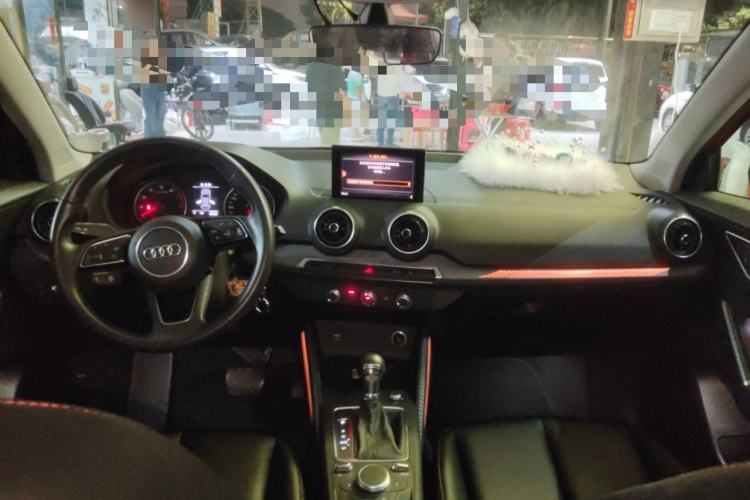 Used Audi Q2L 2018 35 TFSI Launch Exclusive Edition China VI Center Console