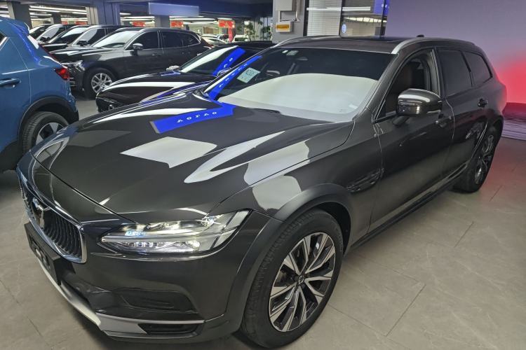 Used Volvo V90 2022 Cross Country B5 AWD Smart Range Edition