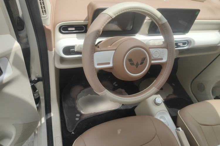 Used Wuling Hongguang MINIEV 2024 3rd Generation 215km Advanced Version
