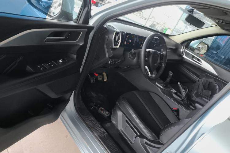 Used Great Wall King Kong Poer 2022 2.0T Manual Diesel Two-Wheel Drive Elite Version Long Bed Flatbed – GW4D20M Driver Seat