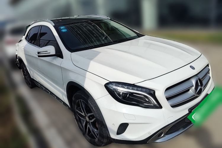 Used Mercedes-Benz GLA 2015 GLA 200 Fashion Model Front Right 45 Deg