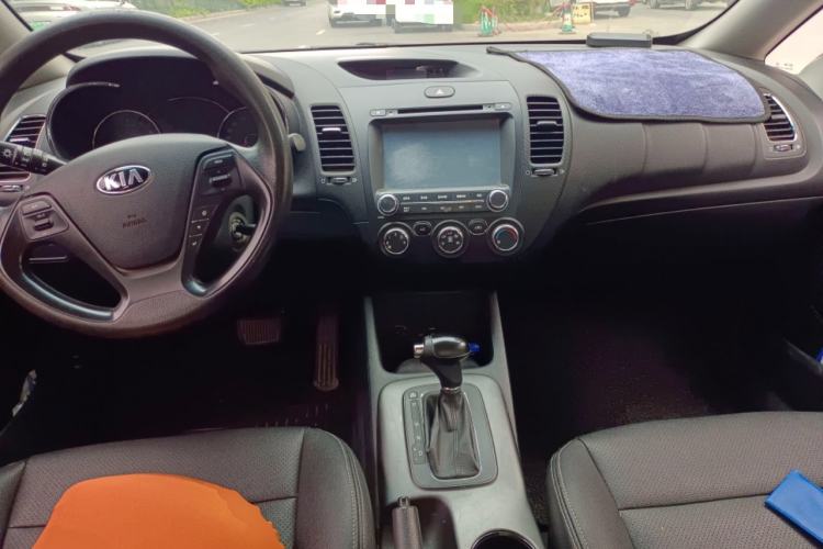 Used Kia K3 2015 1.6L Automatic GL Center Console