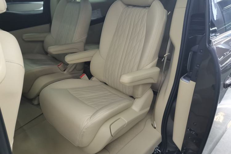 Used Buick GL8 2023 Facelifted Land Cruiser Executive Luxury Version
