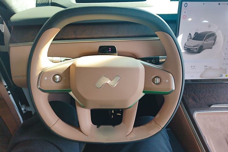 Used ONVO Luxeed L90 2025 Model—Max Six-Seater Version
