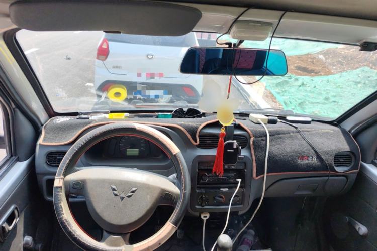 Used Wuling Zhiguang 2010 1.0L New Version Practical Edition with Short Body Center Console