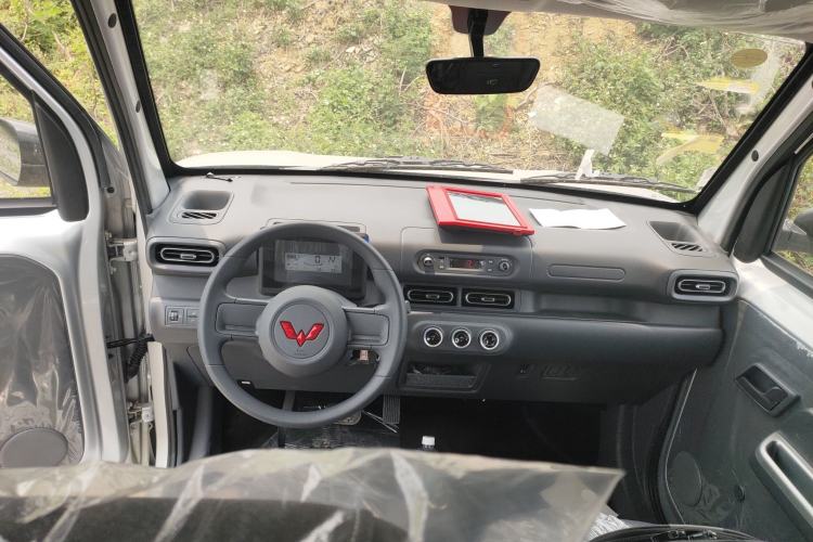 Used Wuling Zhiguang New Energy 2025 Standard Model Center Console