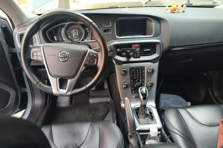 Used Volvo V40 2017 T3 Zhiya Edition
