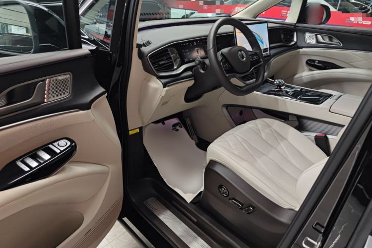 Used Denza D9 2025 DM-i Intelligent Drive 1020 Four-Wheel Drive Flagship Model