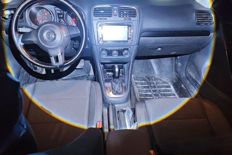 Used Volkswagen Golf 2012 1.6L Automatic Comfort Model Center Console