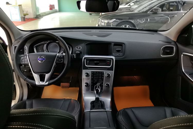 Used Volvo V60 2017 T5 Zhiya Edition China V Standard