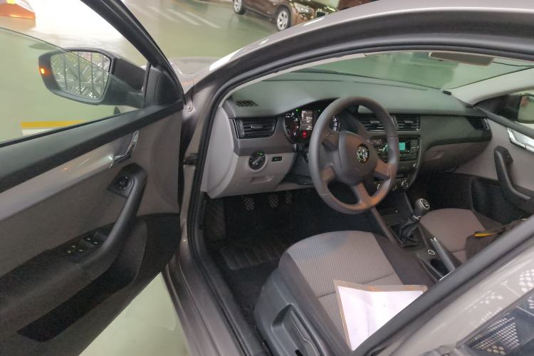 Used Skoda Octavia 2015 1.6L Manual Eado Edition Driver Seat