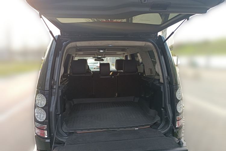 Used Land Rover Discovery 2016 3.0 SC Obsidian Black Heritage Edition HSE
