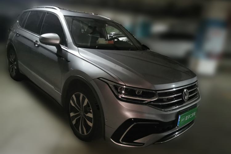 Used Volkswagen Tiguan L 2022 330TSI Automatic Two-Wheel Drive R-Line Enhanced Edition Front Right 45 Deg