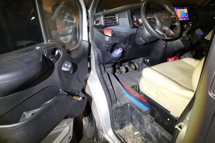 Used JMC Fushun 2022 2.0T Manual Multi-Function Passenger Vehicle Mid-Range High Roof 6-7 Seats
