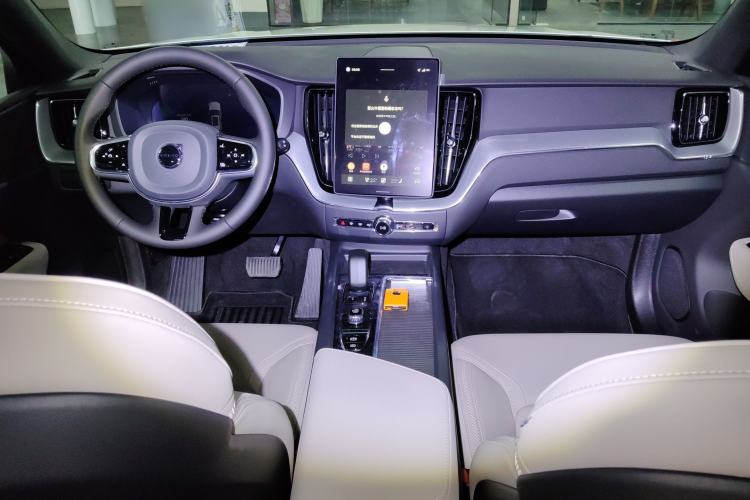 Used Volvo XC60 2026 B5 4x4 Smart Luxury Edition