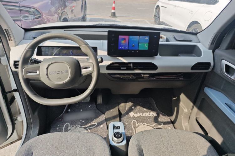 Used Geely Galaxy Panda 2023 Panda Mini 200km Endurance Bear Center Console