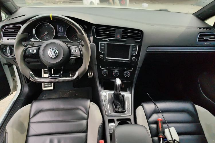 Used Volkswagen Golf 2016 1.4TSI Automatic R-Line Center Console