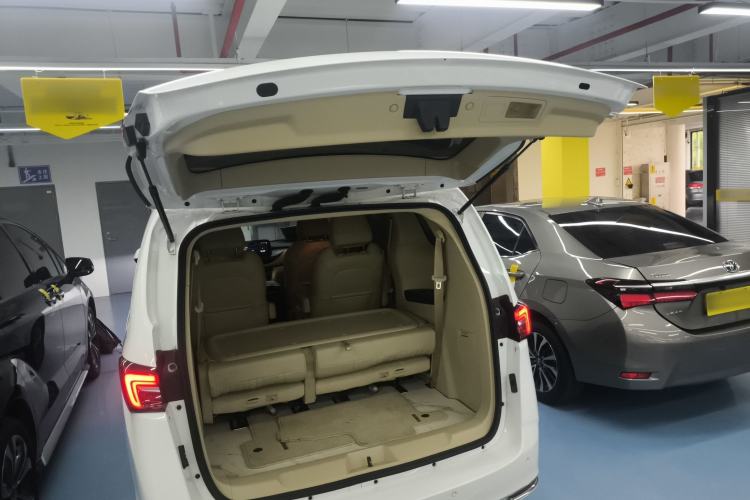 Used Buick GL8 2023 Facelifted Land Cruiser Executive Luxury Version