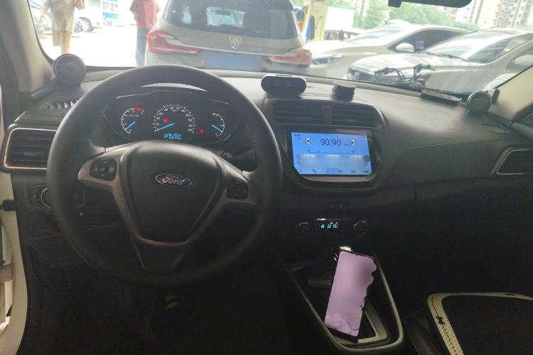 Used Ford Escort 2015 1.5L Automatic Fashion Model Center Console