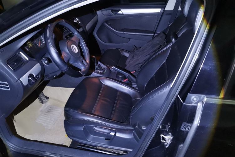 Used Volkswagen Sagitar 2012 1.6L Automatic Comfort Edition Left Front Seat