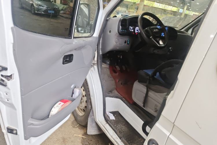 Used JMC Transit 2019 2.8T Commercial Version Long Wheelbase Mid-Roof 6-Seater Rear Single Tire China VI Emission Standard – JX493
