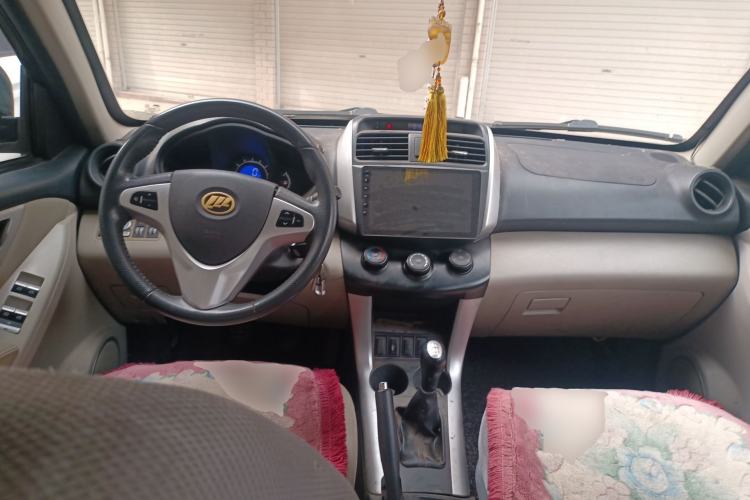 Used Lifan Auto X60 2012 Discovery Edition 1.8L Manual Luxury Model
