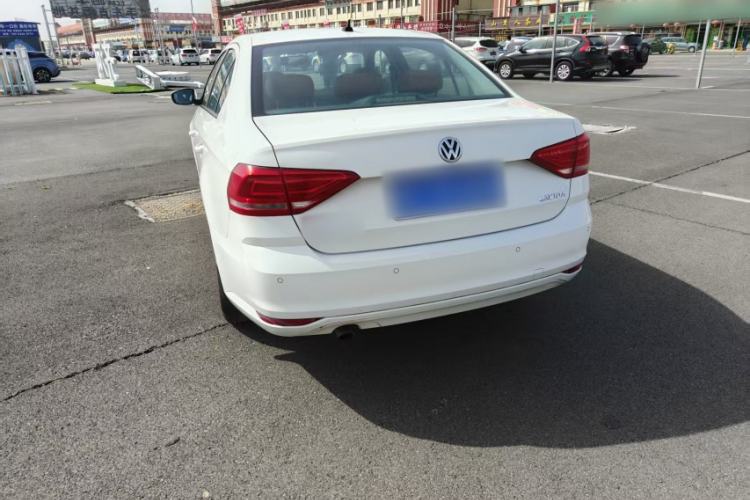 Used Volkswagen Lavida 2015 1.6L Manual Fashion Edition
