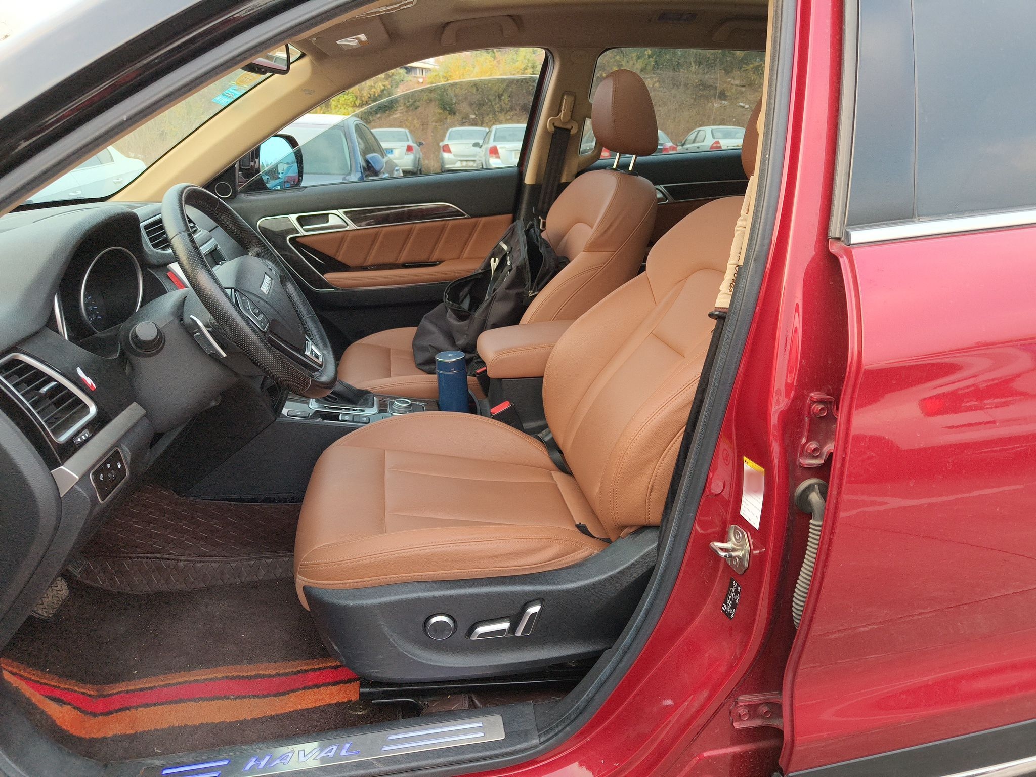 المقاعد الأمامية داخل السيارة