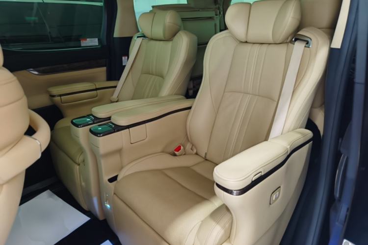 Used Toyota Vellfire 2021 Crown Dual-Engine 2.5L HV Prestige Edition
