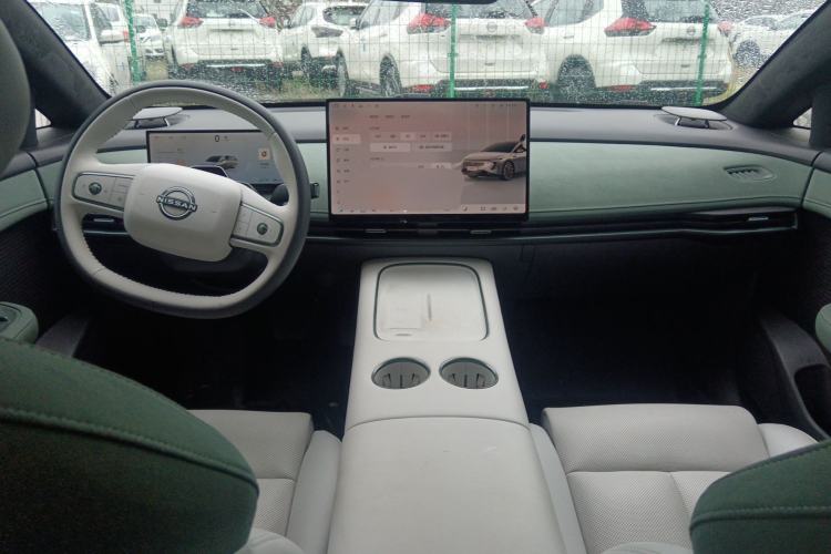 Used Nissan N7 2025 625 Max Center Console