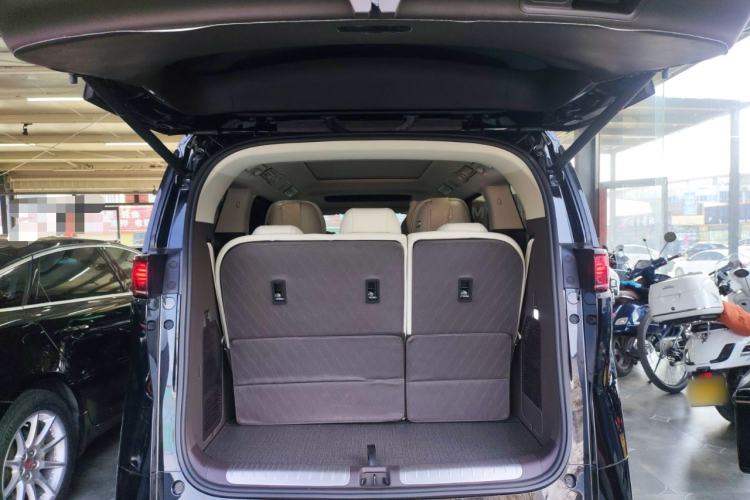 Used Denza D9 2025 DM-i Smart Drive 1020 Four-Wheel Drive Deluxe Model Trunk