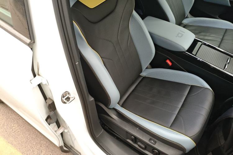 Used Volkswagen ID.4 X 2025 Smart Version Pure & Intelligent Enjoyment Edition Right Front Seat