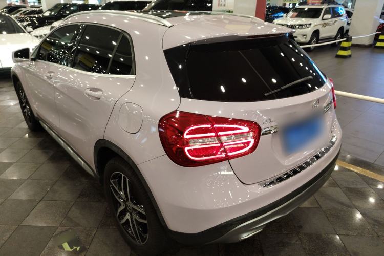 Used Mercedes-Benz GLA 2016 GLA 200 Fashion Model Rear Left 45 Deg