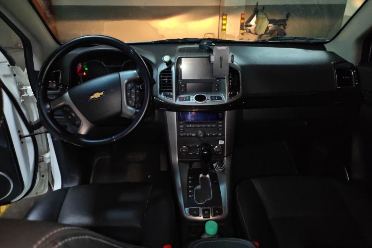 Used Chevrolet Captiva 2015 2.4L 4x4 Flagship Edition 7-Seater
