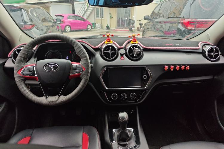 Used Soueast DX3 2018 1.5T SRG Manual Flagship Model Interior 1