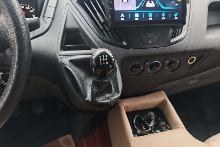 Used Ford Transit 2019 2.0T Diesel Multi-Purpose Commercial Vehicle Short Wheelbase Low Roof 6-Seater China VI Standard Gear Lever