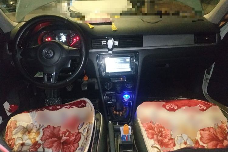 Used Volkswagen Bora 2015 Value Edition 1.6L Manual Fashionable Style Center Console